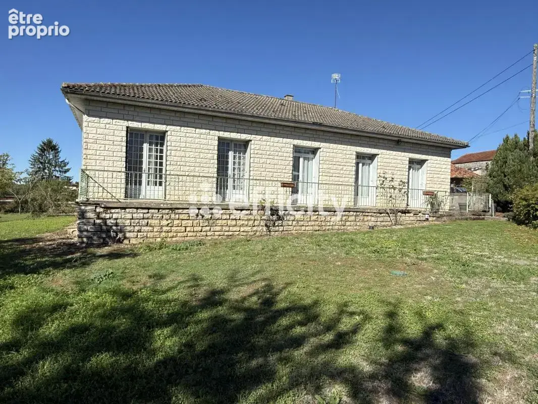 Maison à AUNAC