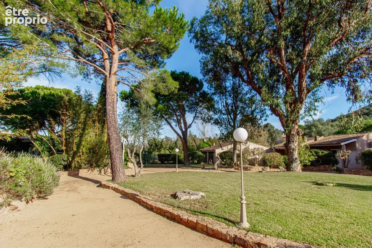 Palombaggia   N12 : Charmante mini-villa de plain-pied entièrement rénovée au sein d’une résidence sécurisée a - photo 12
