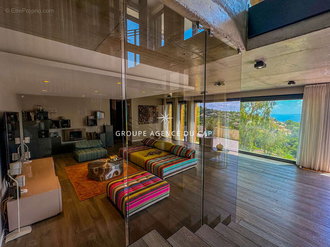 A vendre villa contemporaine vue mer piscine pool house chambres en suite les issambres - photo 5