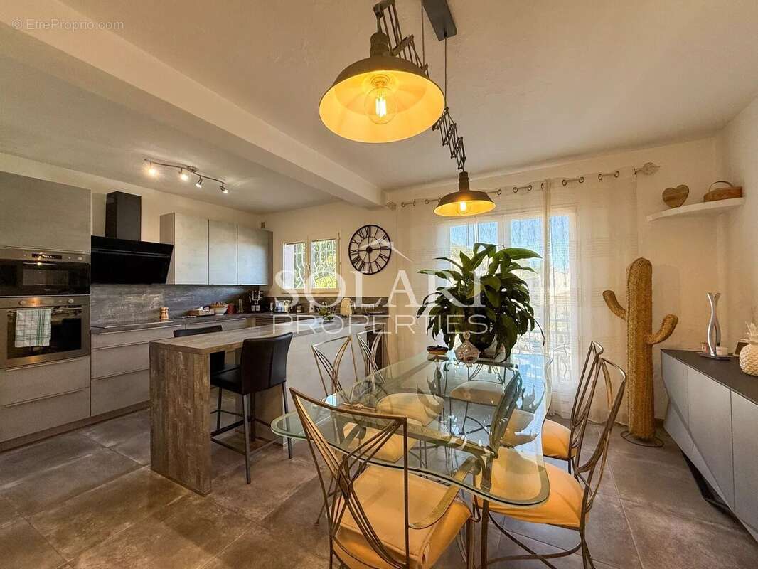 Maison à MANDELIEU-LA-NAPOULE