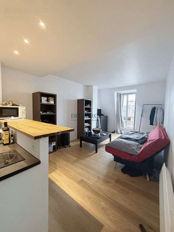 Appartement à PARIS-14E