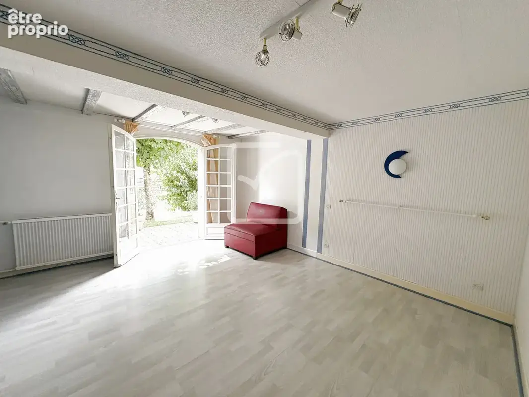Maison avec piscine et jardin arbore quartier calme et jolie vue - photo 9