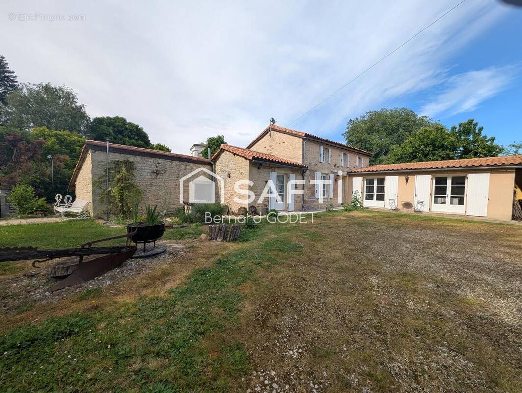 Photo 1 - Maison à RUFFEC