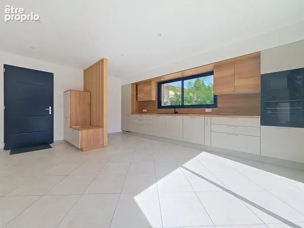 Maison - Plain-pied - 2 Chambres - Buanderie - Garage - Terrasse - photo 11