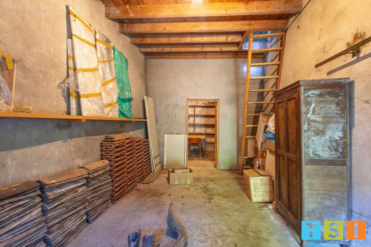 Ancienne ferme a renover avec dependances - photo 16