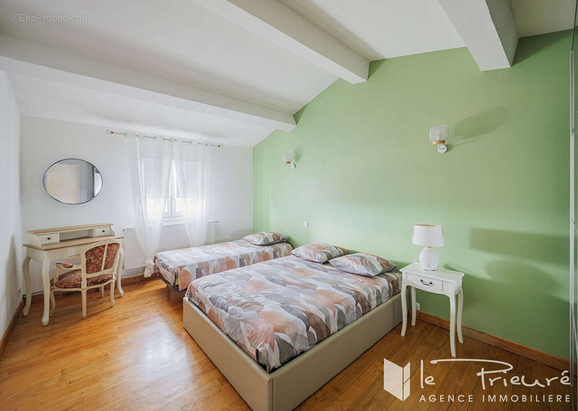 Propriété familiale de 305 m² avec terrain de 8 ha environ, piscine et belles dépendances - photo 14