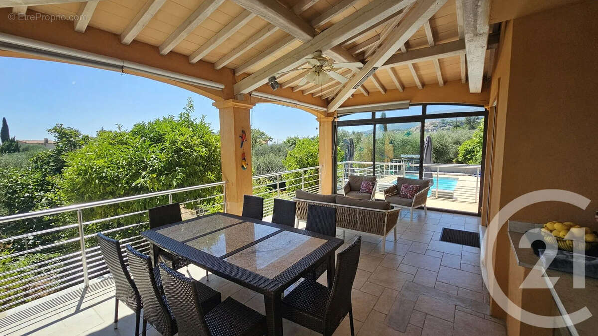 Maison à CHATEAUNEUF-GRASSE