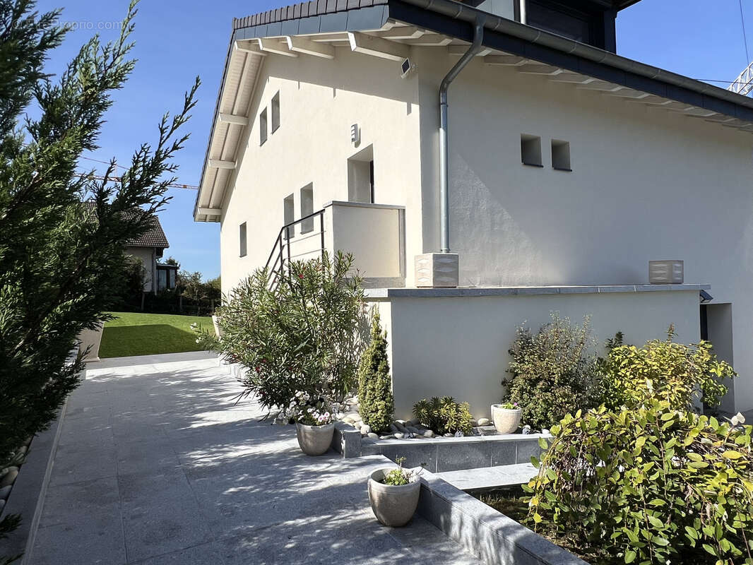 Maison à COLLONGES-SOUS-SALEVE
