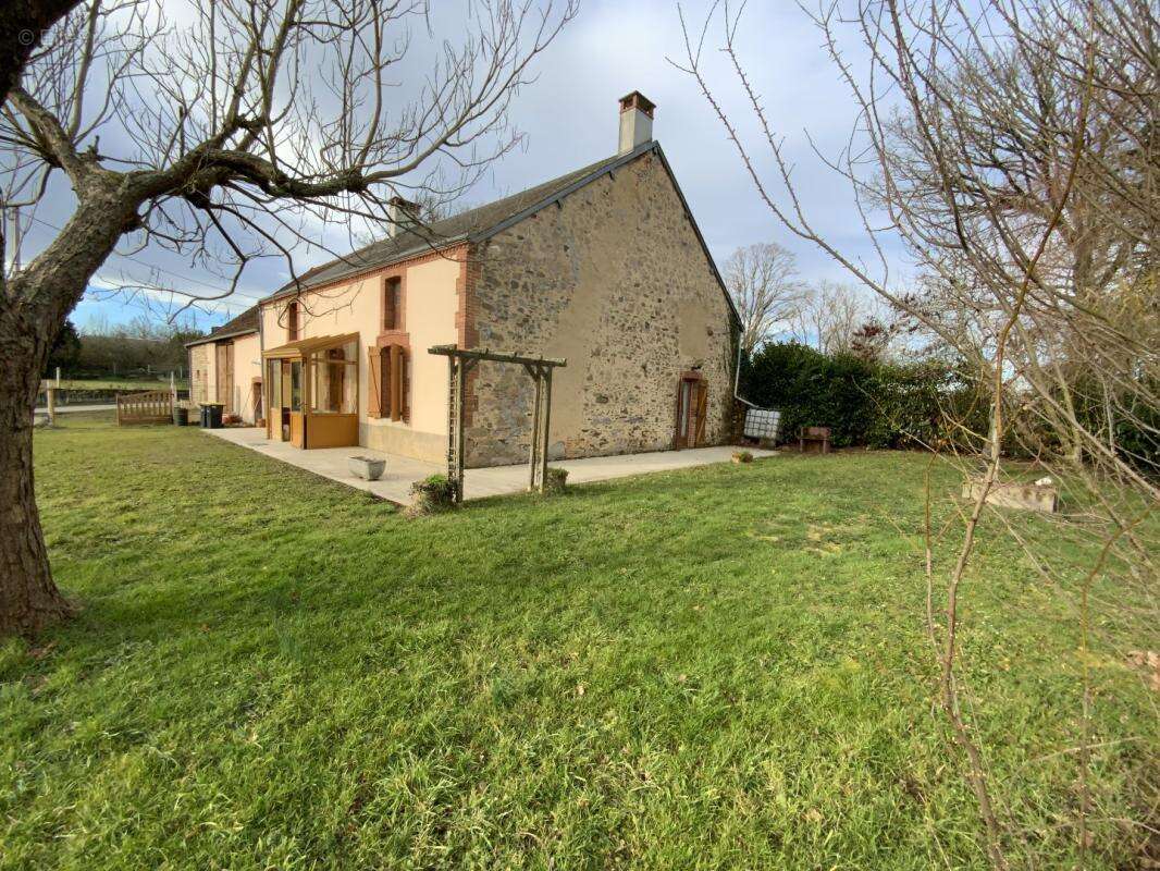 Maison à GENOUILLAC