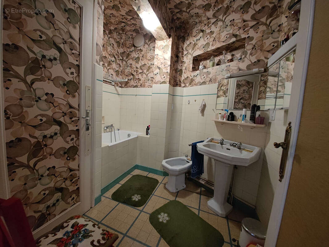T2 ou T3 - Emplacement premium - ascenseur, cave + chambre de bonne - photo 18