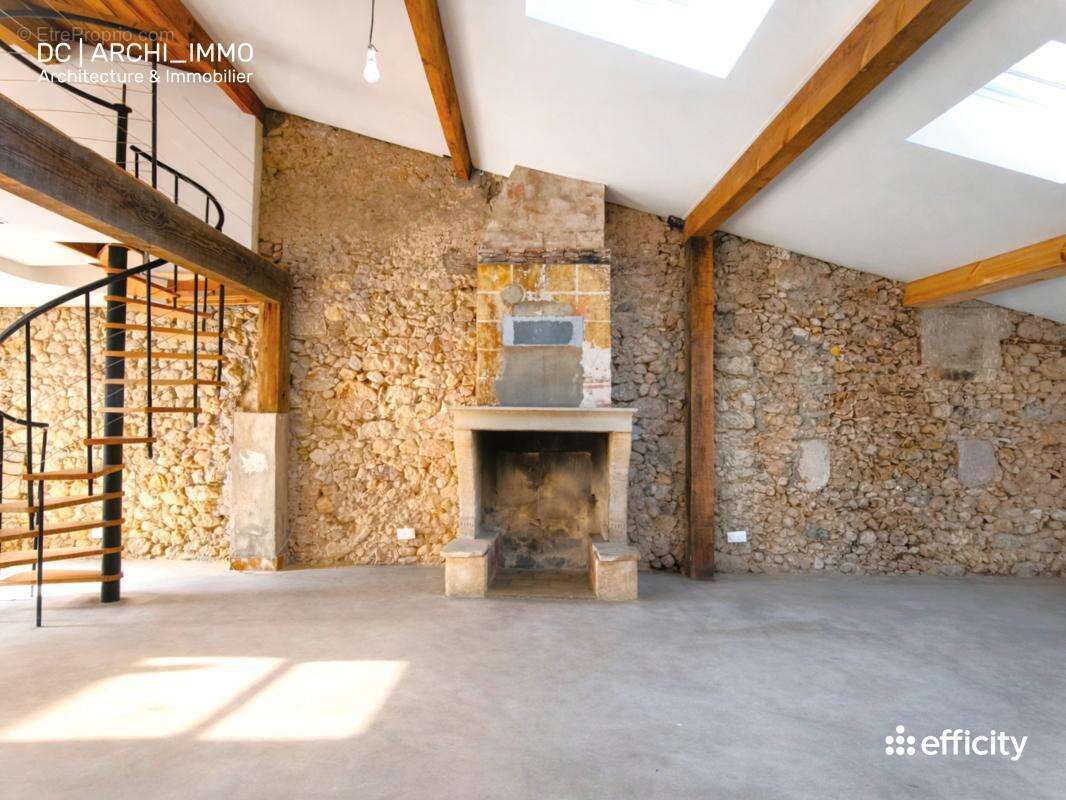 Maison à JAU-DIGNAC-ET-LOIRAC