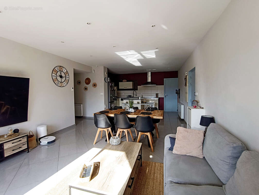 Appartement à SAINT-VICTOR-MALESCOURS