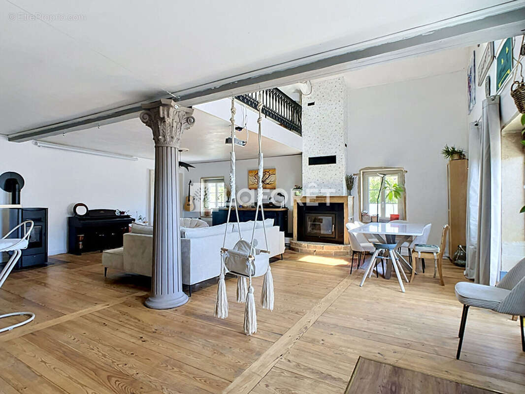 Maison à VILLIE-MORGON