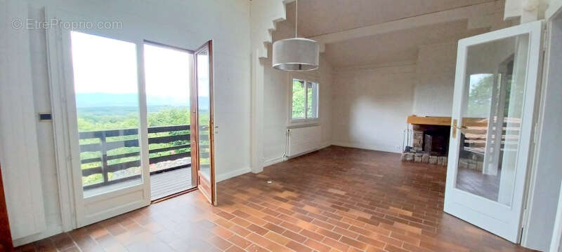 Maison 6 pièces avec piscine et terrain - photo 3