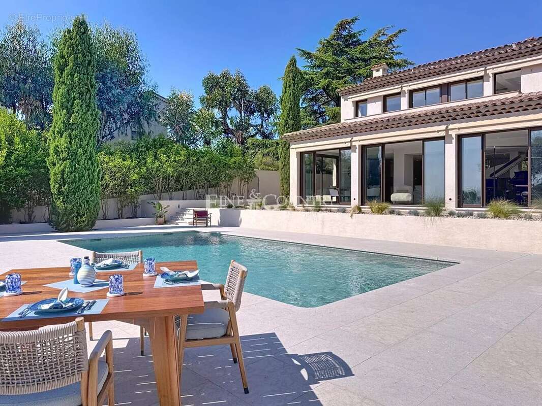 Maison à VALLAURIS