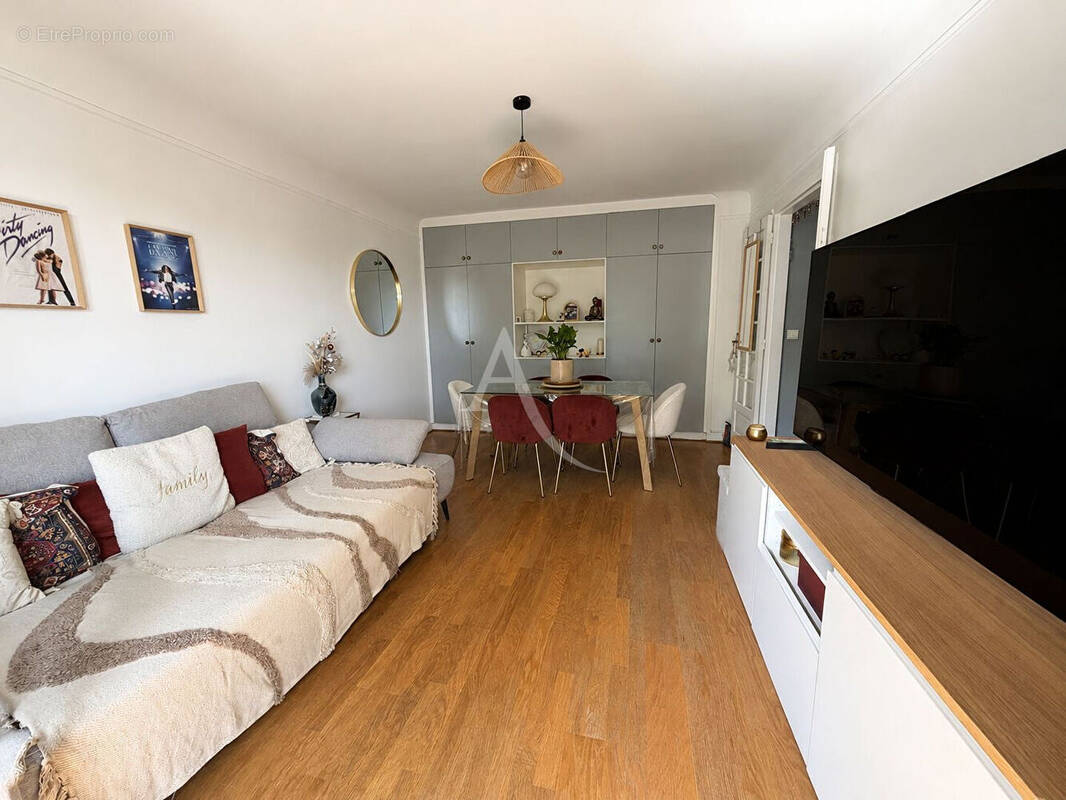 Appartement à LES PAVILLONS-SOUS-BOIS