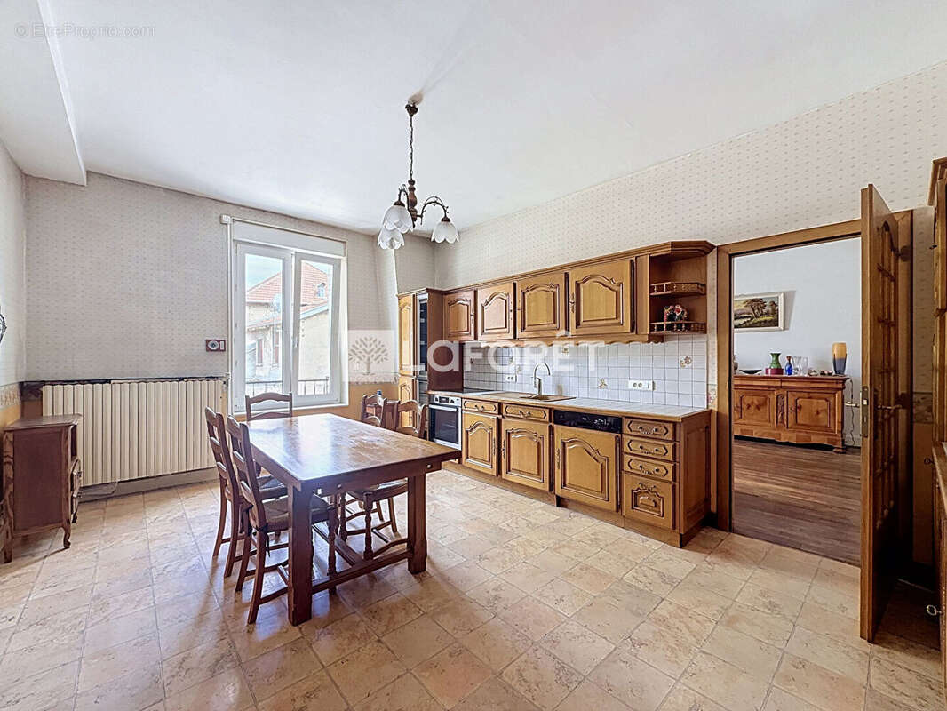 Maison à NEUFCHATEAU