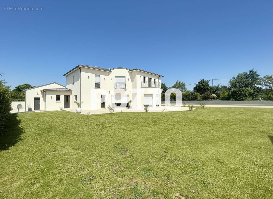 Maison à CAROLLES