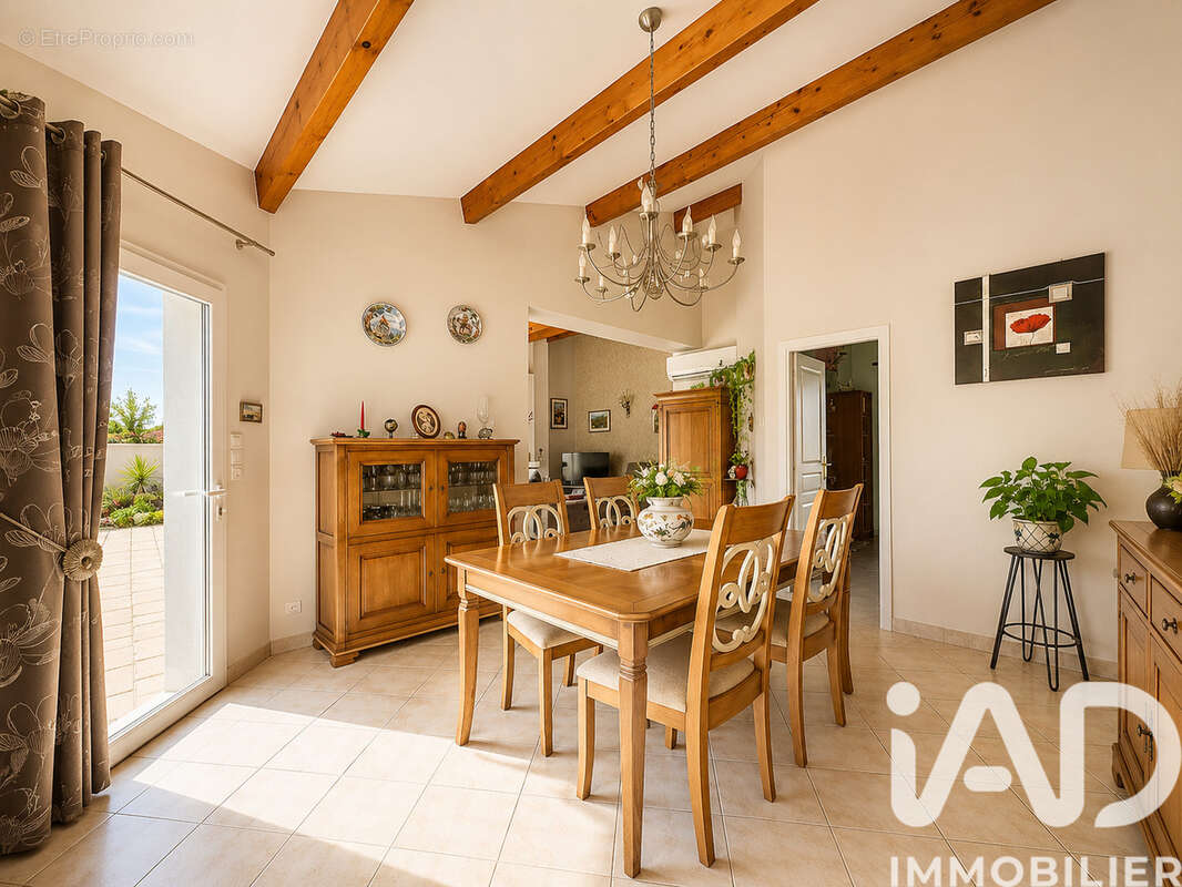 Maison 151 m² à Saint-Sauveur-D'aunis  - photo 3