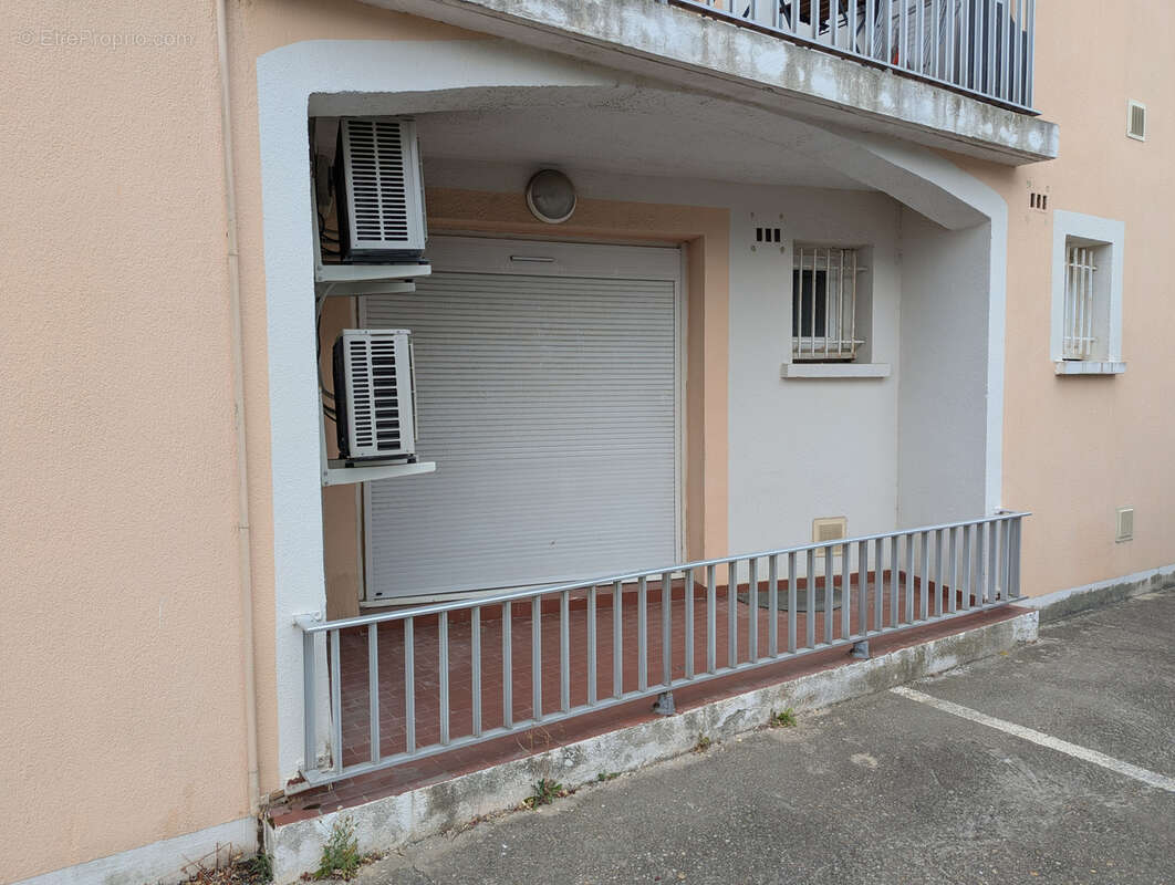 Grand appartement à rénover de type P3 en rez-de-chaussée - photo 7