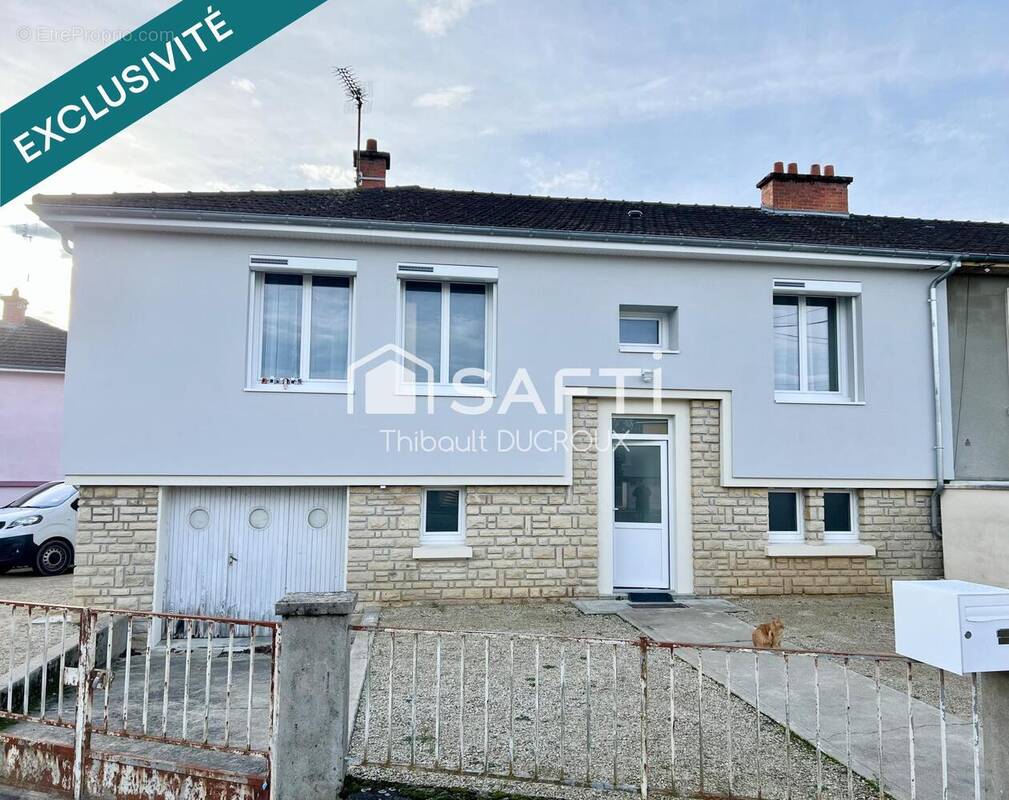 Photo 1 - Maison à GENELARD