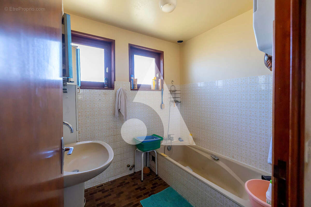 Maison à BELLAFFAIRE