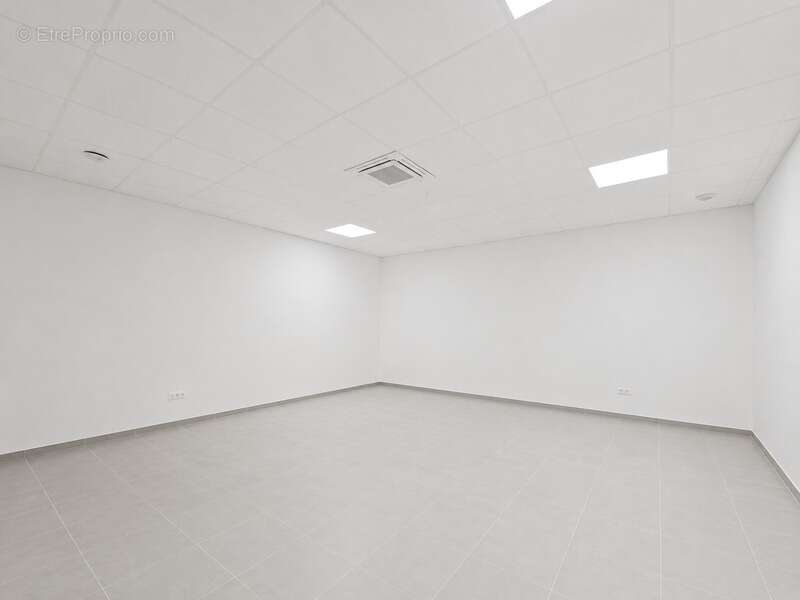 Sarrola-carcopino – baleone centre – pépinière de bureaux d'environ 342 m² - photo 12