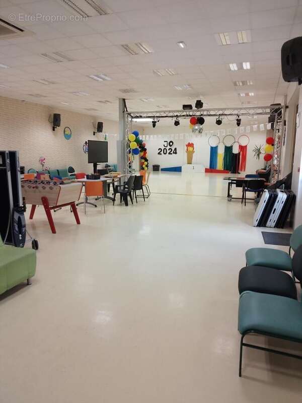 Commerce à COURRIERES