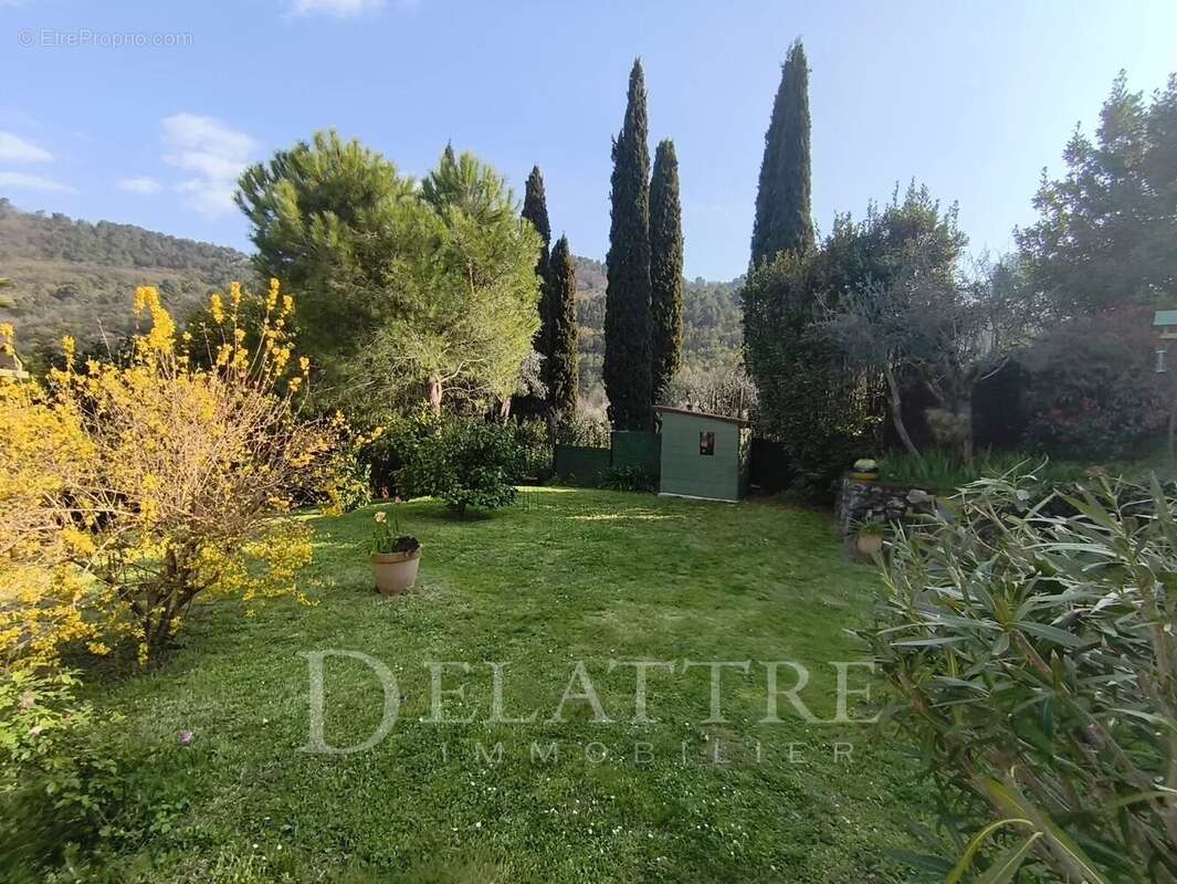 Maison à CHATEAUNEUF-GRASSE