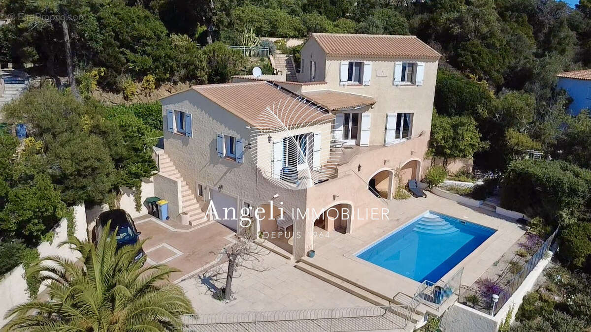 Maison à LES ISSAMBRES