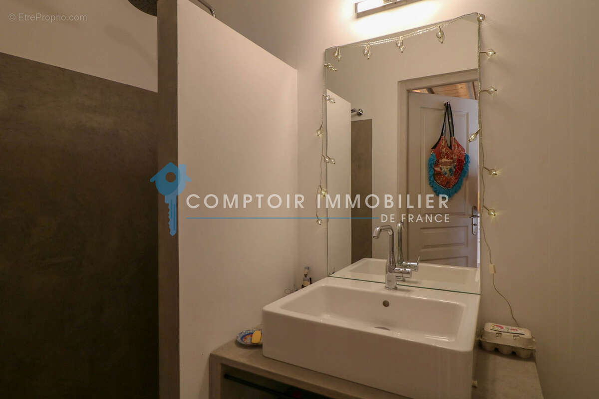 UZES CENTRE PIETON : Maison de ville style loft avec terrasse - photo 14