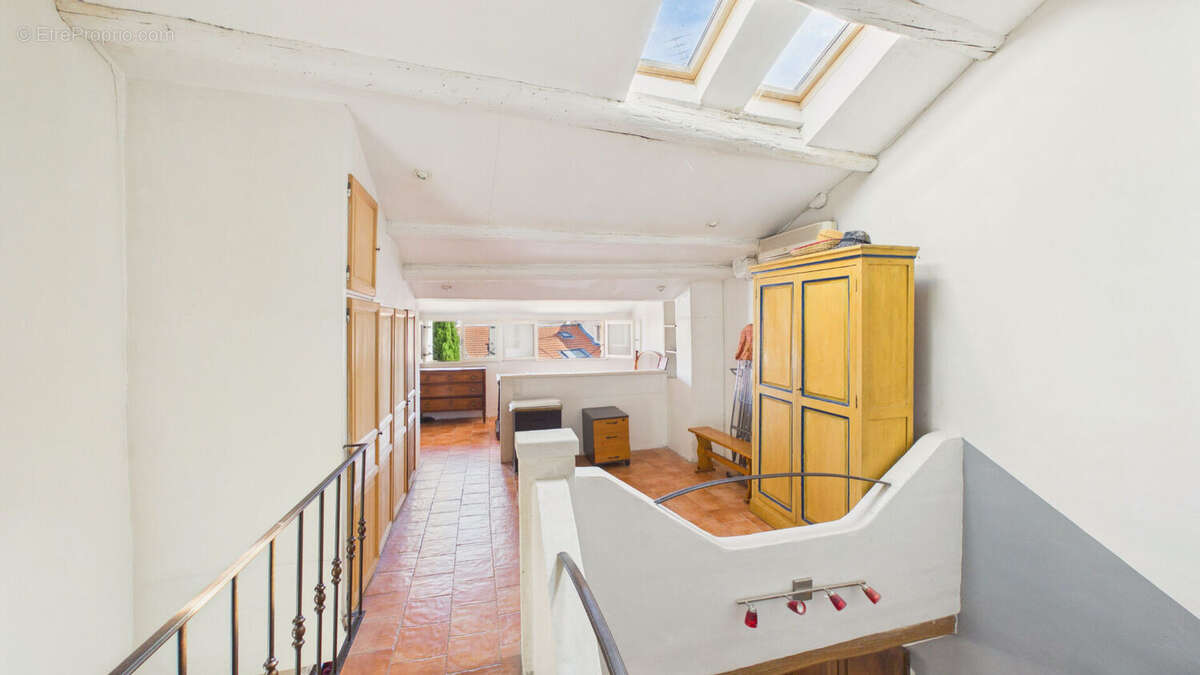 À 5 km d'Avignon Maison de Village Type LOFT 170 m² avec Terrasse, Garage Idéale 2 Familles - photo 8