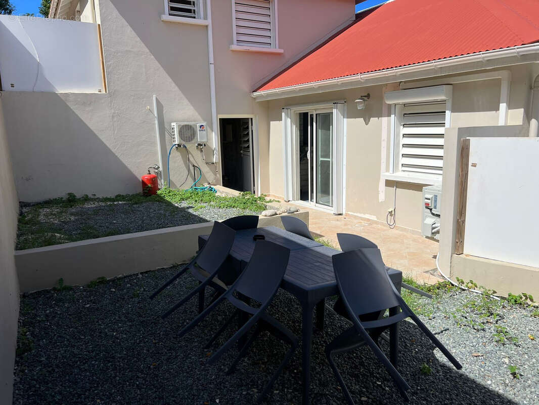 Maison à CAPESTERRE-BELLE-EAU