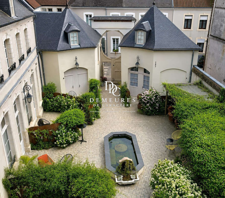 Appartement 418 m² à Montreuil  - photo 3