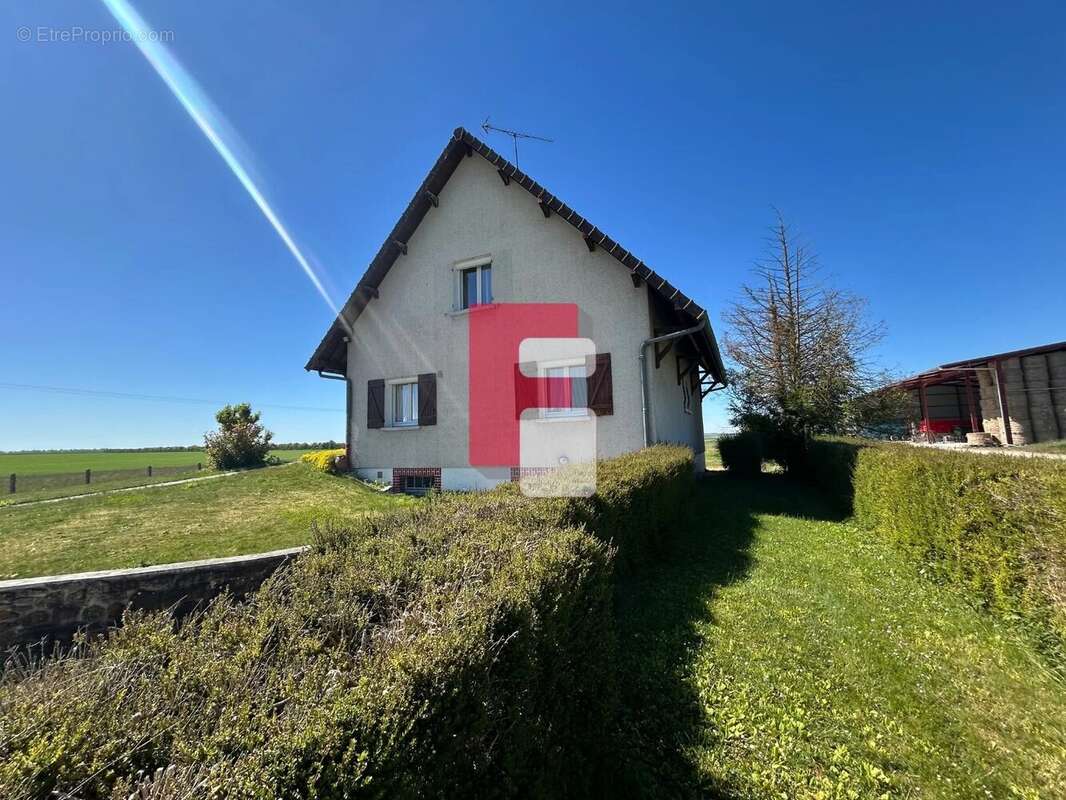 Maison à MARIGNY-LE-CHATEL