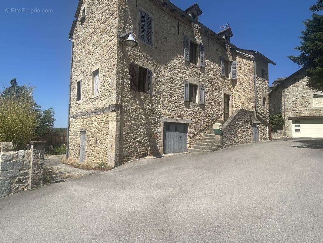 Maison à AGEN-D&#039;AVEYRON