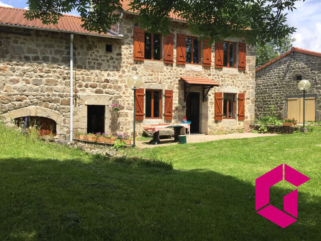 Maison à MONTREGARD