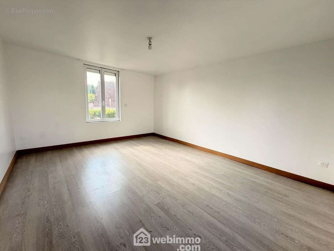 La deuxième chambre spacieuse de 18 m² - Maison à LAON