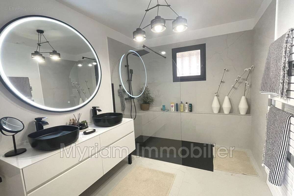 Maison à SAINT-CEZAIRE-SUR-SIAGNE