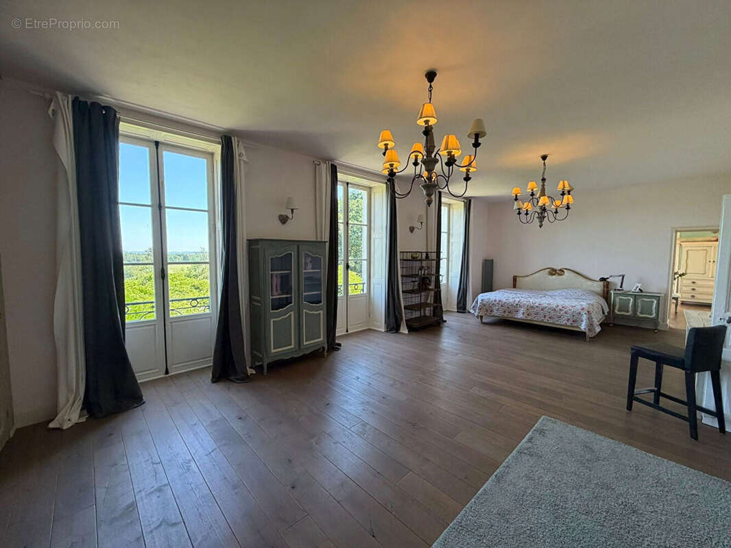 Maison à CHATEAUNEUF-LA-FORET