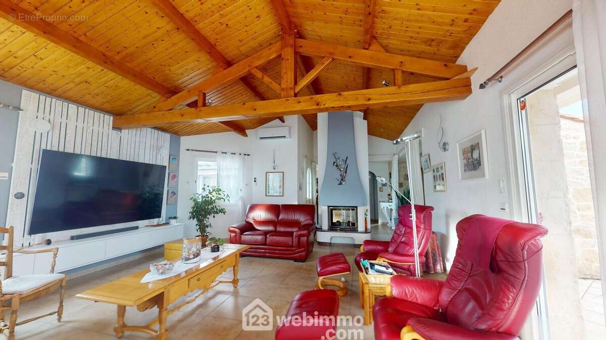 Salon avec cheminée. - Maison à JARD-SUR-MER