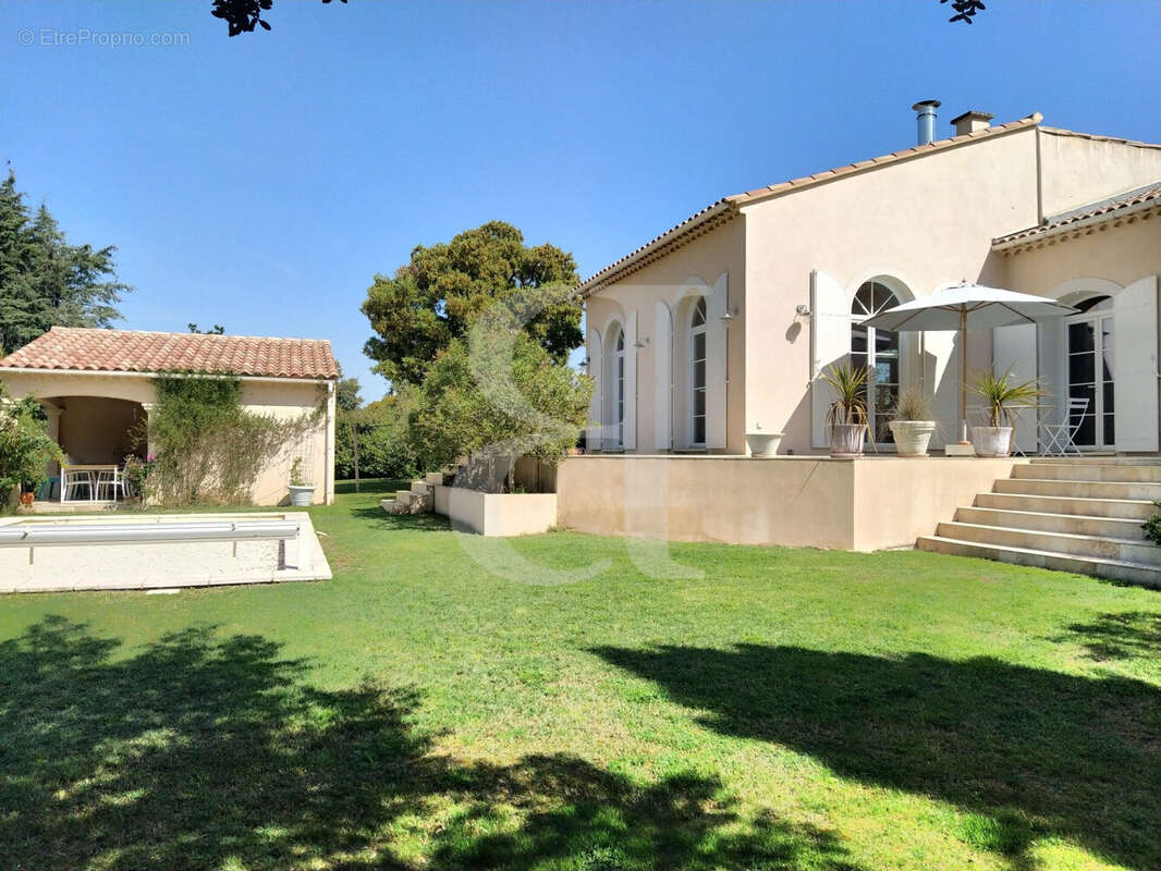 Maison à L'ISLE-SUR-LA-SORGUE