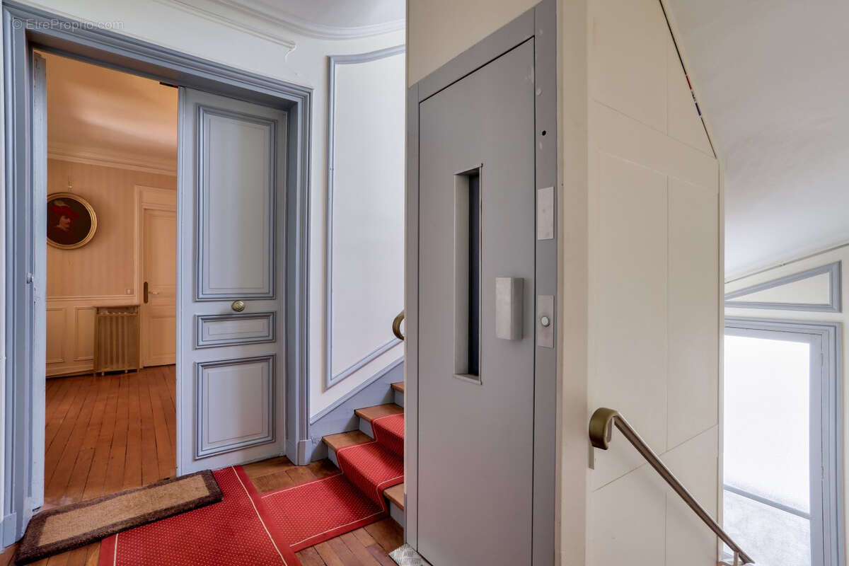Appartement à PARIS-15E
