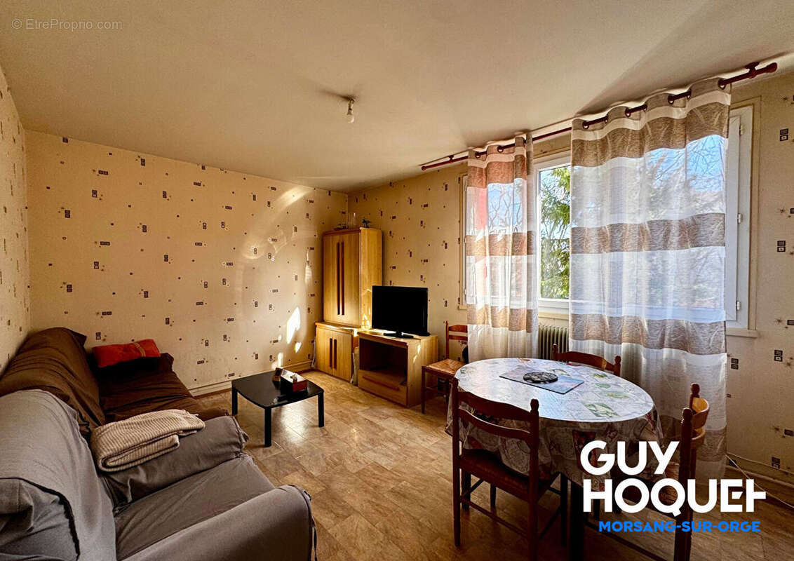 Appartement à SAINTE-GENEVIEVE-DES-BOIS