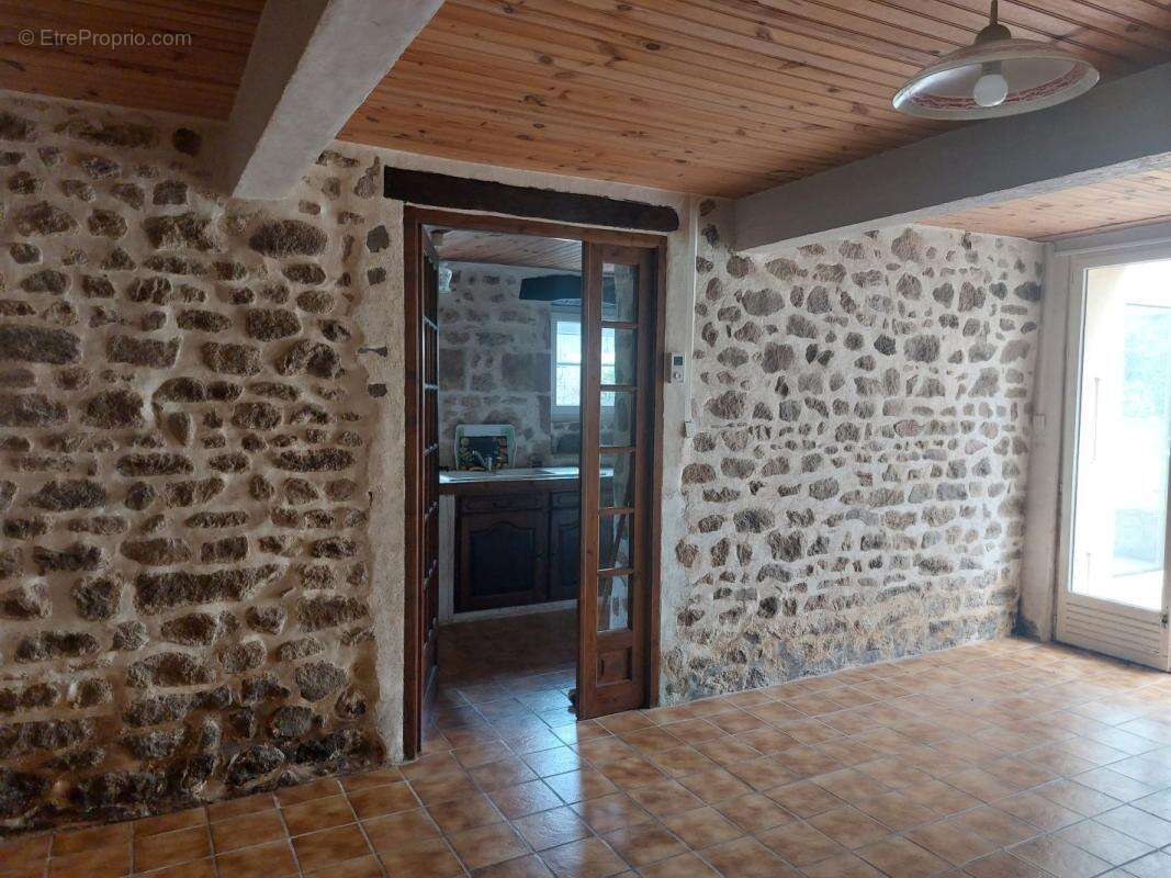 Maison à TOULX-SAINTE-CROIX