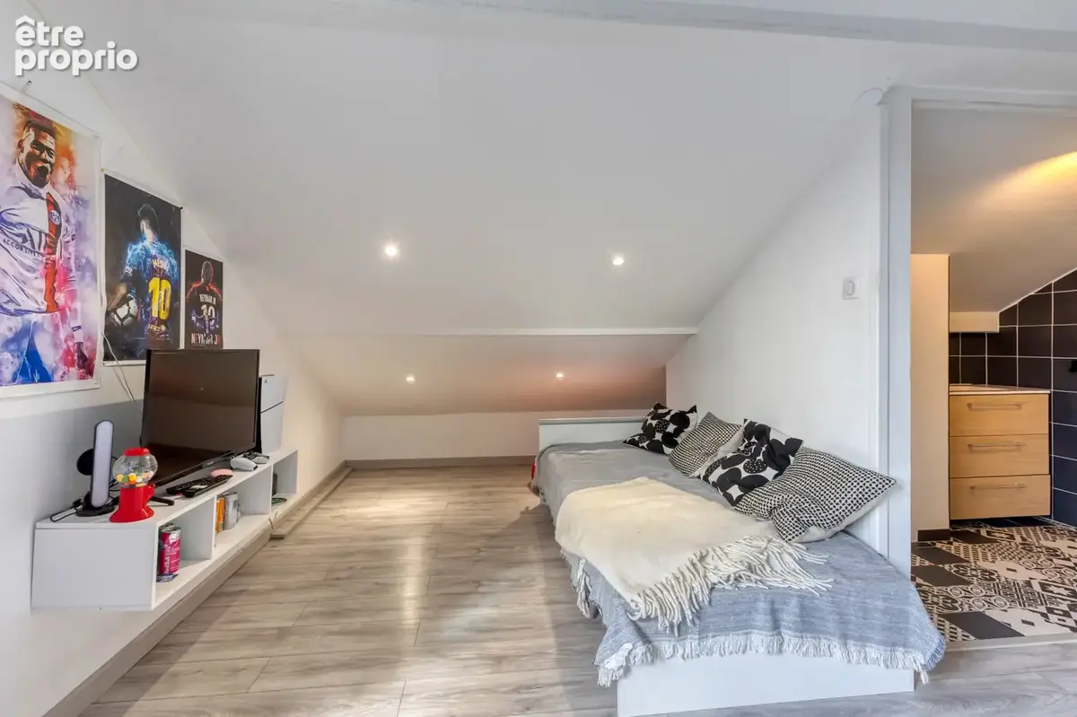 VIZILLE - Maison de 92m2 habitables + 60 m2 utiles, rénovée avec goût, disposant d'une vue dégagée et de beaux - photo 17