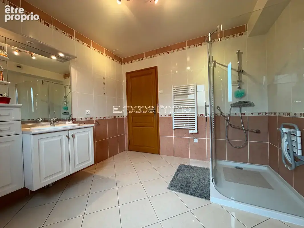 Appartement t5 - 112m² - 2 chambres - rez de jardin - garage - place de stationnement - cave - photo 8