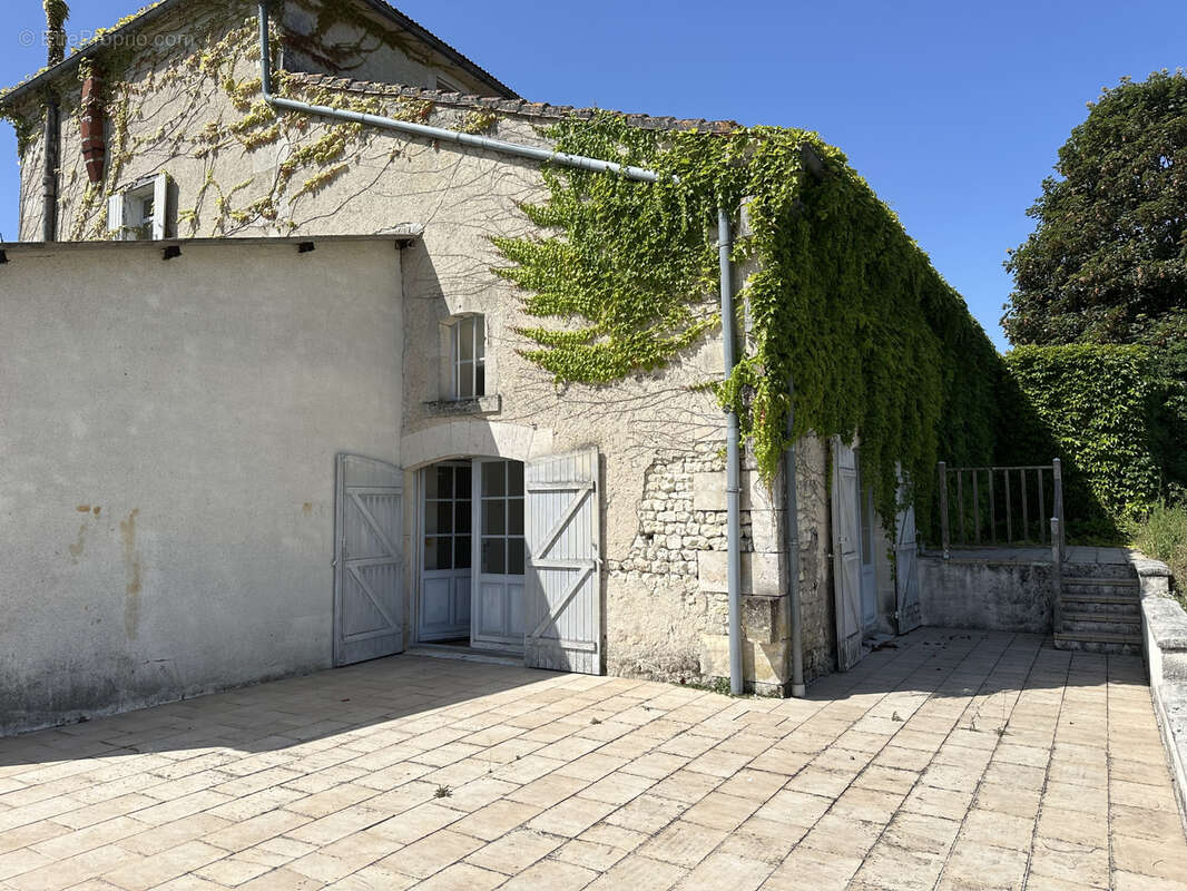 Maison à LIGNIERES-SONNEVILLE