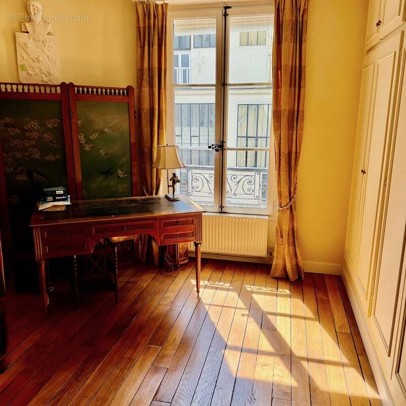 Appartement à PARIS-14E