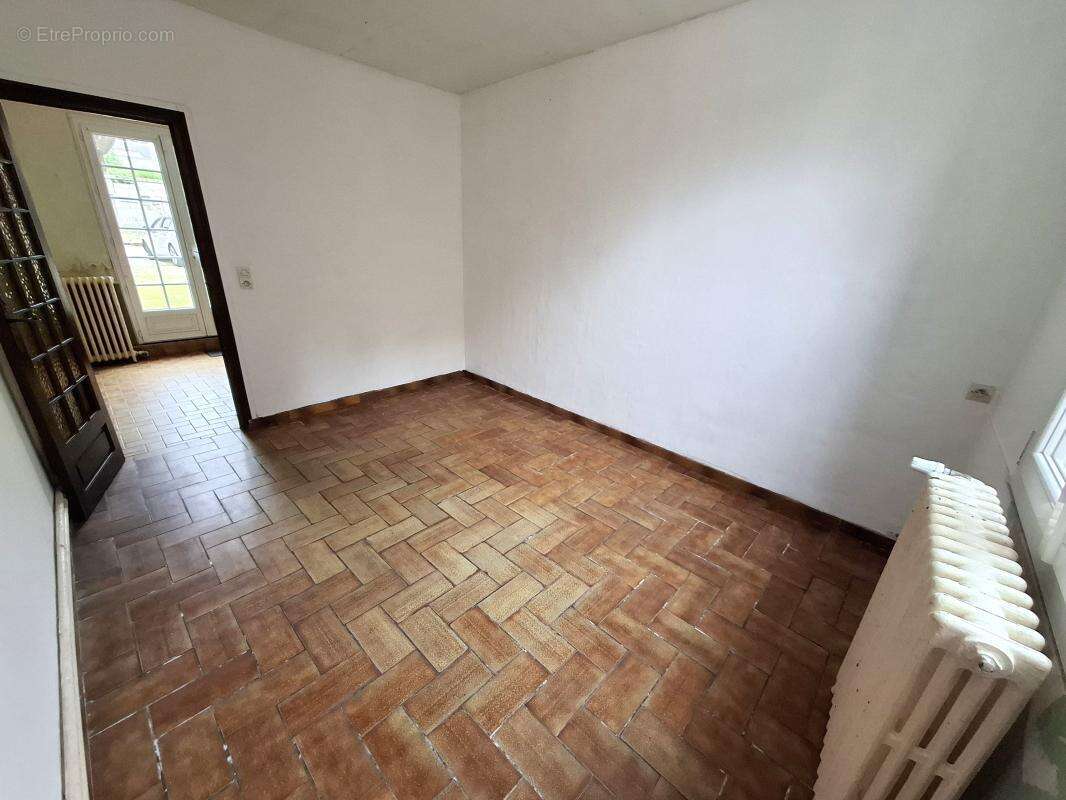 Appartement à CUISE-LA-MOTTE